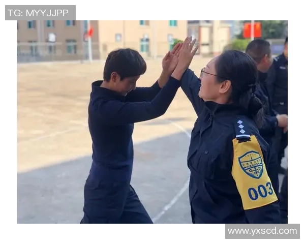 足球明星如何通过刻苦训练逆袭人生成就辉煌职业生涯的真实案例分享